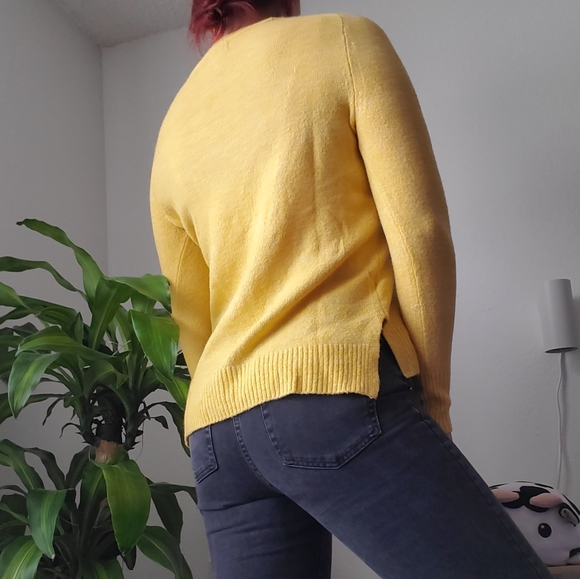 Yellow Sweater - Picture 3 of 4